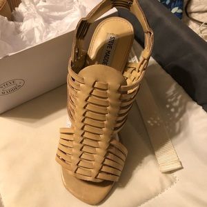 New in box size 9 Steve Madden leather sandal
